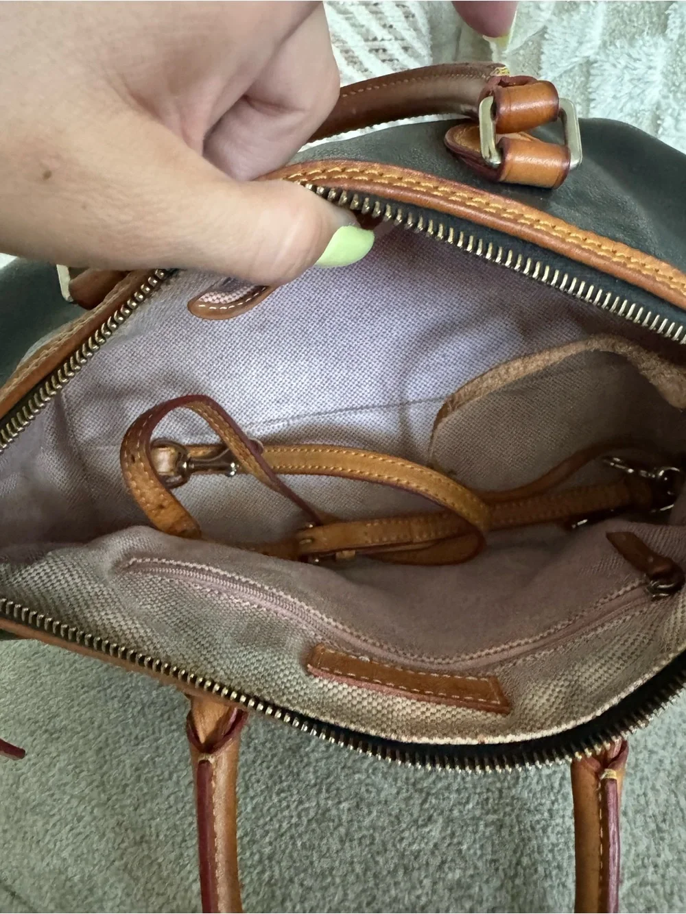 Dooney & Bourke classic dooney